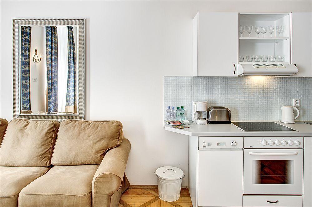 ซิกซ์ คอนติเนนตัล Apartment ปราก ภายนอก รูปภาพ