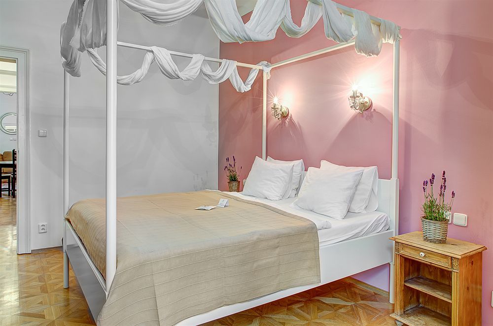 ซิกซ์ คอนติเนนตัล Apartment ปราก ภายนอก รูปภาพ